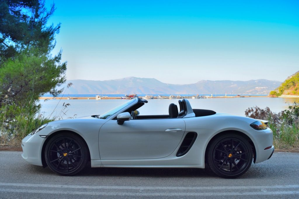 Ποια είναι τελικά η… White Porscha;