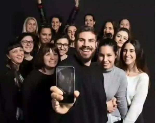 Άκης Πετρετζίκης: Κατέρριψε και άλλο ρεκόρ στο Instagram