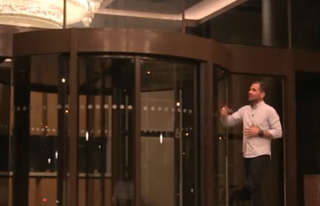 Τα κλειστά ξενοδοχεία που «σκοτεινιάζουν» την Αθήνα