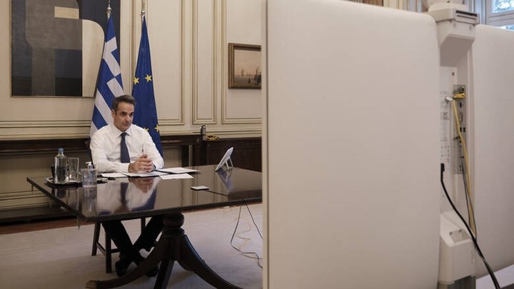 Συναγερμός στο Μαξίμου: Τηλεδιάσκεψη για τα κρούσματα κοροναϊου