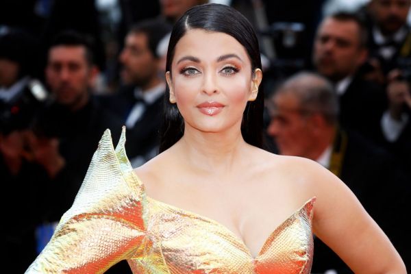 Ο κοροναϊός «χτύπησε» και στο Μπόλιγουντ – Θετική η πιο διάσημη οικογένεια