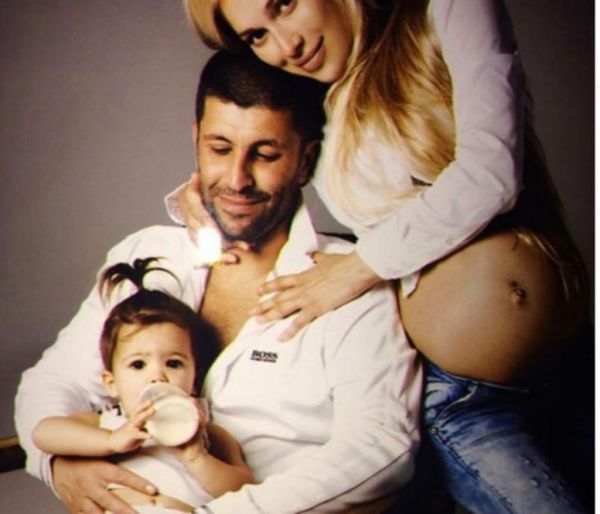 Βικτώρια Καρύδα: Ανατριχιάζει το σημείωμα της κόρης της στη φωτογραφία του πατέρα της