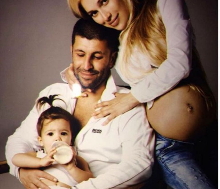 Βικτώρια Καρύδα: Ανατριχιάζει το σημείωμα της κόρης της στη φωτογραφία του πατέρα της