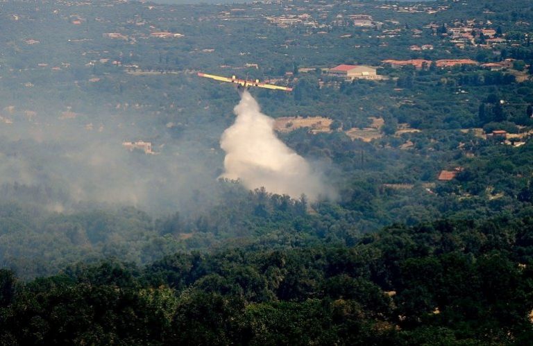Σε ύφεση η φωτιά στη Χίο