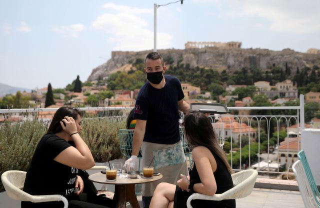 Κοροναϊός: Πού είναι υποχρεωτική από σήμερα η μάσκα
