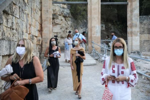 Κοροναϊός: Ανοιχτός ο δρόμος για νέα μέτρα από τους ειδικούς – Πιθανό το πλαφόν στα κλαμπ