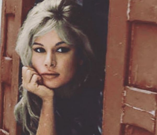 Αλίκη Βουγιουκλάκη: Σπάνια φωτογραφία από διακοπές στον Θεολόγο