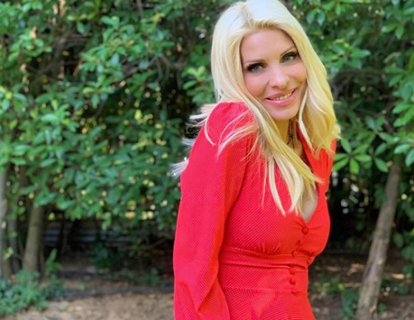 Ελένη Μενεγάκη : Ξέγνοιαστες διακοπές στην Άνδρο