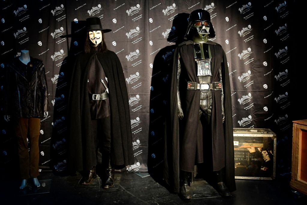 Δημοπρασία με άρωμα…. Χόλιγουντ: Στο σφυρί το σκάφος του Alien και τα γάντια του Rocky