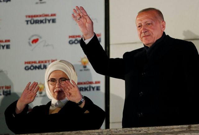 Προκαλεί η Εμινέ Ερντογάν: Δείχνει τον ενθουσιασμό της για τη μετατροπή της Αγίας Σοφίας σε τζαμί