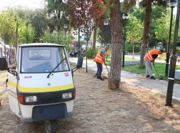 Δήμος Πειραιά: Εργασίες εξωραϊσμού και ανανέωσης του πράσινου στην πλ. Πηγάδας