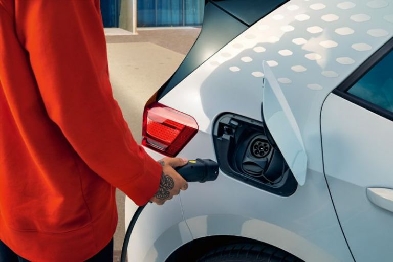 Ηλεκτροκίνηση: Διαβεβαιώσεις Χατζηδάκη για βελτιώσεις στο νομοσχέδιο