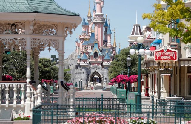 Με μάσκες και αποστάσεις ασφαλείας ανοίγει σήμερα η Disneyland στο Παρίσι