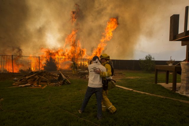 Πώς οι δασικές πυρκαγιές στις ΗΠΑ θα επηρεάσουν την πορεία της πανδημίας του κοροναϊού