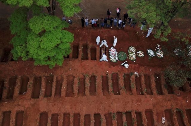 Αφανείς ήρωες : Η αποτρόπαια πραγματικότητα των νεκροθαφτών στη Βραζιλία του κοροναϊού