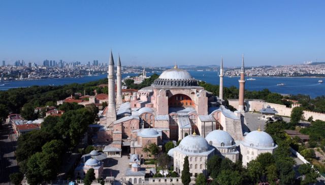 Αγιά Σοφιά : «Βόμβα» από τον αντιπρόεδρο του AKP – «Ελπίζουμε να ανοίξει για προσευχή πριν τις 15 Ιουλίου