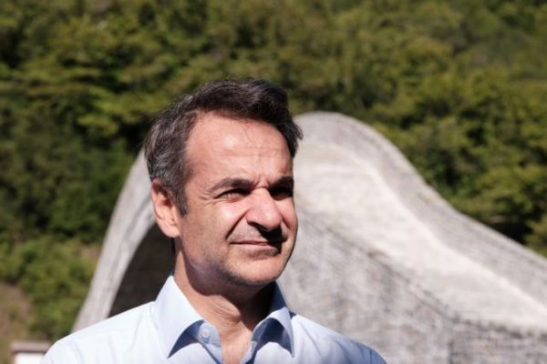 Μητσοτάκης :  Θαύμα πολιτιστικής κληρονομιάς το γεφύρι της Πλάκας