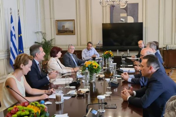 FAZ : Έπαινοι για τον ένα χρόνο θητείας της κυβέρνησης Μητσοτάκη