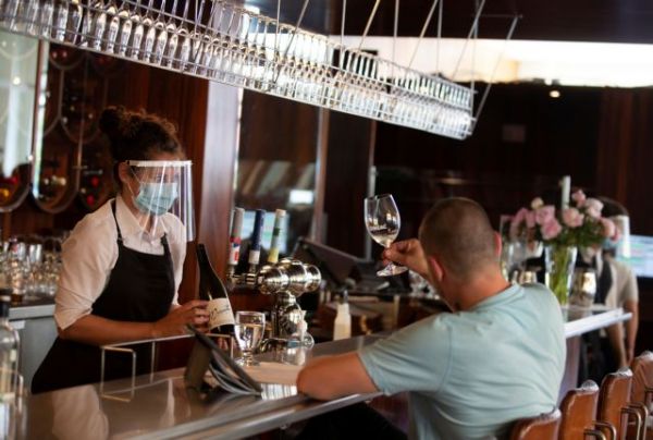 Κοροναϊός: Οι πελάτες των μπαρ στον Καναδά θα πρέπει να κάνουν διαγνωστικό τεστ