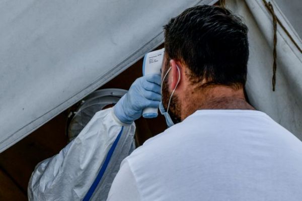Βατόπουλος : Καμπανάκι για πανηγύρια και ορφανά κρούσματα κοροναϊού