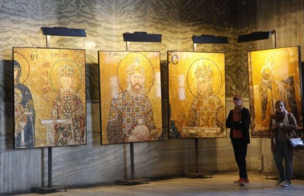 Αγία Σοφία: Δεν θα καλυφθούν με λέιζερ τα ψηφιδωτά, λέει ο τούρκος υπουργός Πολιτισμού