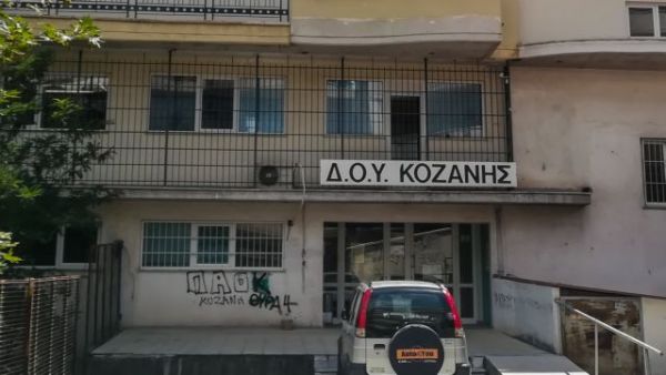Επίθεση με τσεκούρι στην Κοζάνη: Προφυλακιστέος ο δράστης – «Οι κινήσεις του δεν ήταν τυχαίες», λένε μάρτυρες