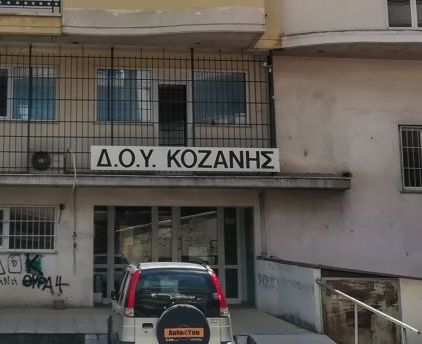 Επίθεση με τσεκούρι στην Κοζάνη: Προφυλακιστέος ο δράστης – «Οι κινήσεις του δεν ήταν τυχαίες», λένε μάρτυρες