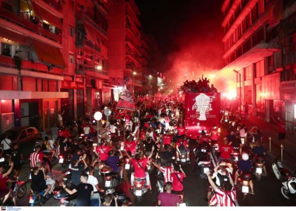 Τι έγινε στη μεγάλη γιορτή του Ολυμπιακού – Γιόρτασε ο Πειραιάς και όλη η Ελλάδα
