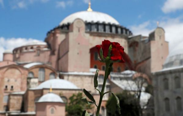 Αγία Σοφία :  Επικοινωνία Σακελλαροπούλου με τον Πάπα