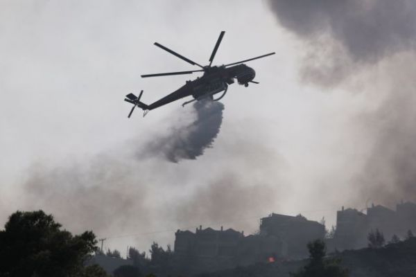 Θρίλερ με νεκρό άνδρα στη Φιγαλεία Ζαχάρως – Σε εξέλιξη φωτιά στην περιοχή
