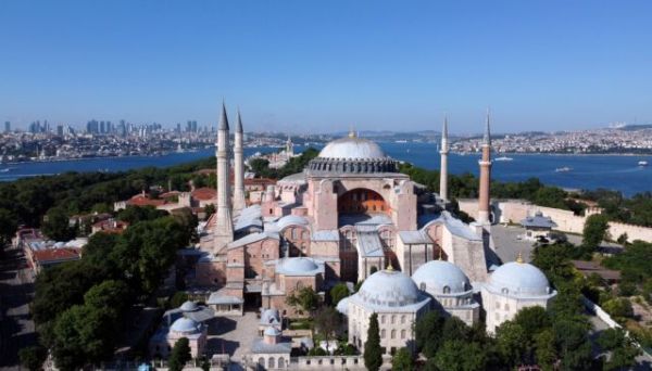 Αγία Σοφία : «Ανοίγει» ως τζαμί μετά από 86 χρόνια – Προκλητικό σόου από τον Ερντογάν