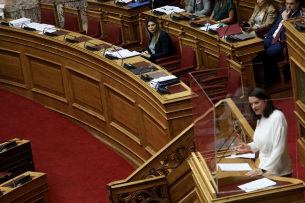Βουλή : Ψηφίστηκε το νομοσχέδιο για την ιδιωτική εκπαίδευση