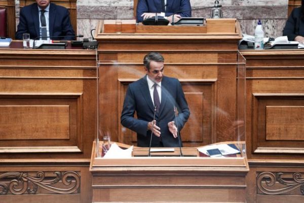 Μητσοτάκης στη Βουλή: Αβολη συνήθεια η χρήση μάσκας αλλά πρέπει να γίνει ο κανόνας
