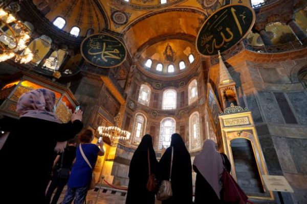 Μενδώνη : Ανοικτή πρόκληση προς όλο τον πολιτισμένο κόσμο η απόφαση για την Αγία Σοφία