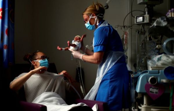 Κοροναϊός : Μπορεί να κολλήσει από τη μητέρα στο νεογέννητο;