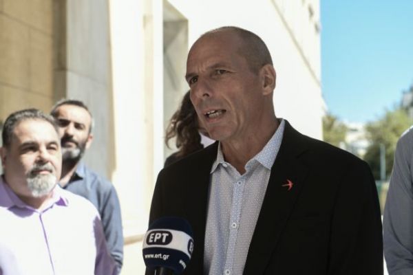 Πυρά Βαρουφάκη στο νομοσχέδιο για τα ιδιωτικά σχολεία – «Ενισχύει την παραπαιδεία»