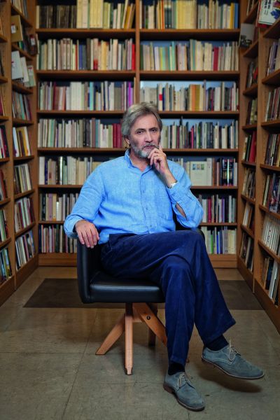 Γιάννης Καλπούζος : «Πιστεύω ότι ο αναγνώστης θα συγχωρέσει τους ήρωες»