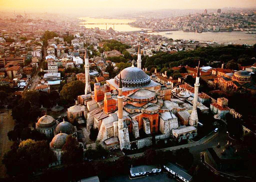 Που βρίσκεται η «Κόκκινη Μηλιά» – Ο θρύλος για την Κωνσταντινούπολη και τον Μαρμαρωμένο Βασιλιά