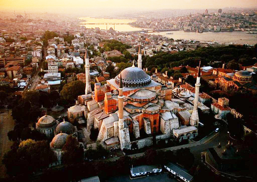Που βρίσκεται η «Κόκκινη Μηλιά» - Ο θρύλος για την Κωνσταντινούπολη και τον Μαρμαρωμένο Βασιλιά