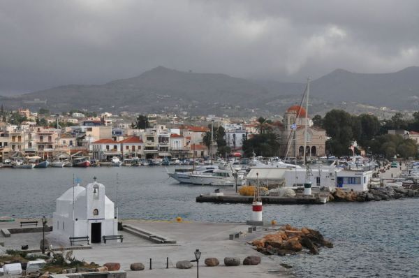 Μπλακ άουτ σε Αίγινα και Αγκίστρι – Λόγω της φωτιάς στα Μέθανα