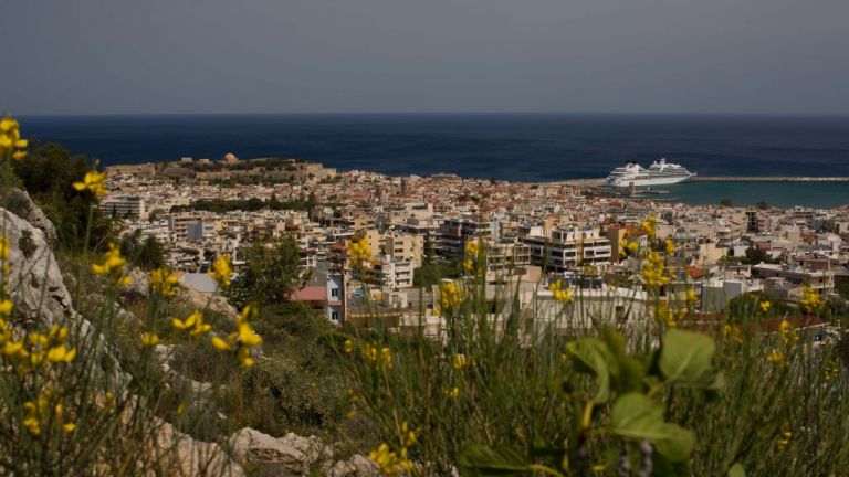 Το Ρέθυμνο βράβευσε ζευγάρι Γερμανών που έχει επισκεφθεί την πόλη πάνω από 50 φορές