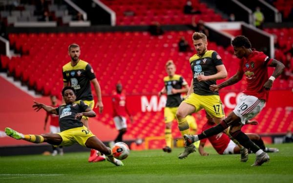 «Χ»αρακίρι για τη Γιουνάιτεντ (2-2)