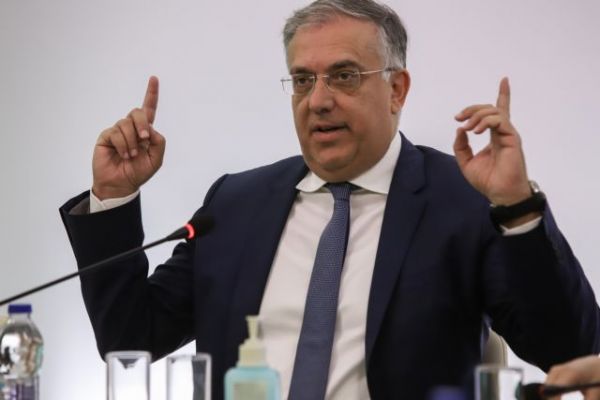 Έξι προσκλήσεις για το πρόγραμμα «Αντώνης Τρίτσης» υπέγραψε ο Τάκης Θεοδωρικάκος