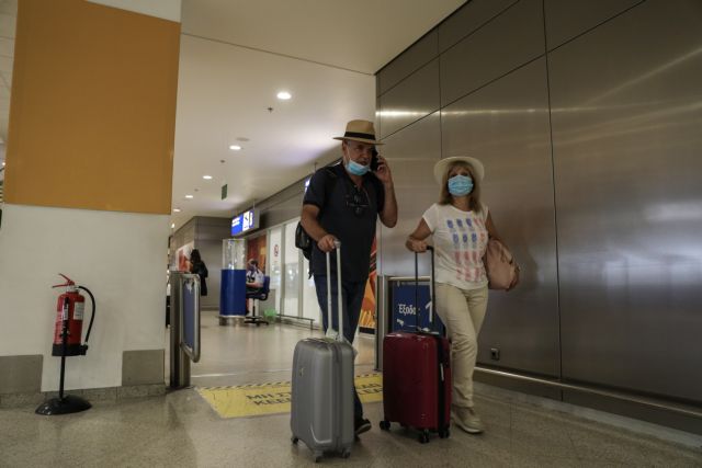 Κοροναϊός : Συνωστισμός αλλά και… μέτρα προστασίας σε αεροδρόμια και λιμάνια
