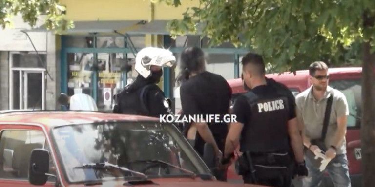 Επίθεση με τσεκούρι: Γνωστός στις αρχές ο δράστης – Η στιγμή της σύλληψής του