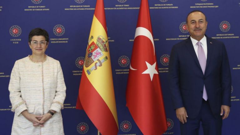 Προκλητικός Τσαβούσογλου: Πετάξαμε τους Έλληνες στη θάλασσα, αλλά δεν τους κάψαμε τη σημαία