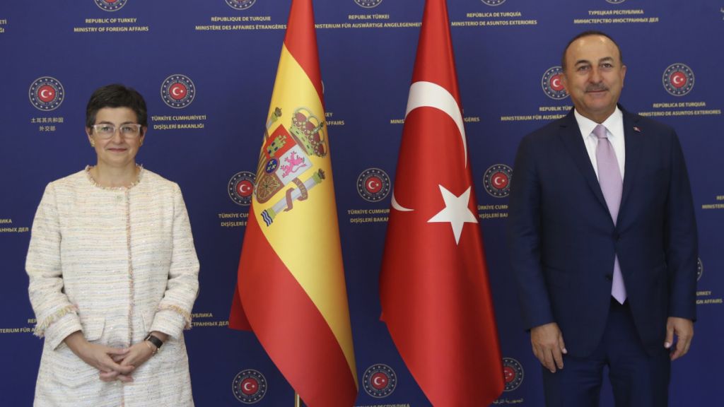 Προκλητικός Τσαβούσογλου: Πετάξαμε τους Έλληνες στη θάλασσα, αλλά δεν τους κάψαμε τη σημαία