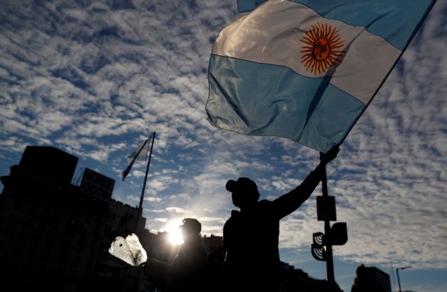 Καλπάζει ο κοροναϊός στην Αργεντινή - Πάνω από οι 2.000 οι νεκροί