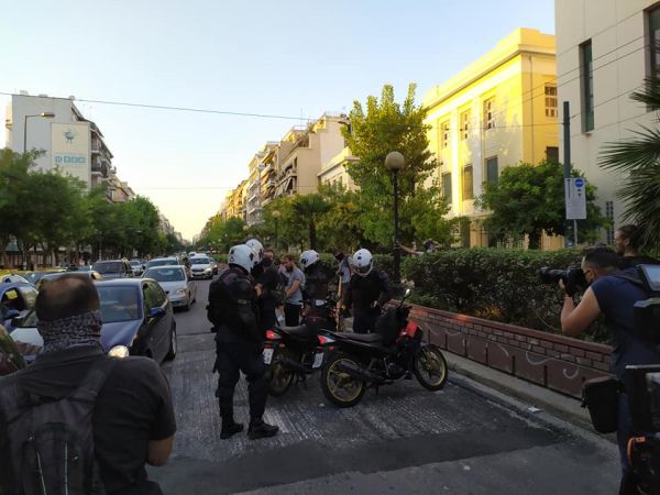 Απαγόρευση εισόδου στα Εξάρχεια και σε διαδηλώσεις για τους τρεις συλληφθέντες για τα επεισόδια στην ΑΣΟΕΕ