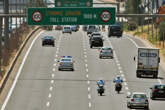 Κλειστή η Αθηνών – Κορίνθου, φωτιά σε νταλίκα